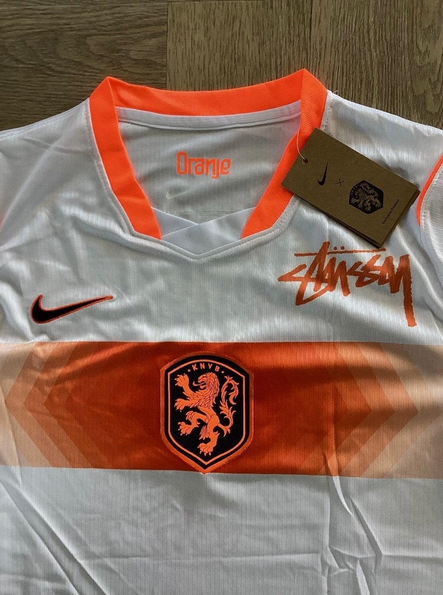 Stussy x Nike Oranje Shirt - Maat XL (valt als L), Ophalen of Verzenden, Nieuw, Maat 52/54 (L), Wit