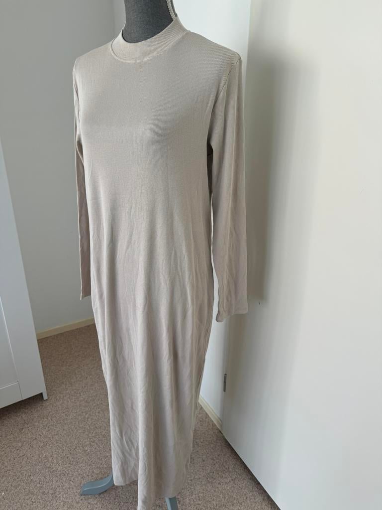 Zara jurk, Kleding | Dames, Jurken, Beige, Maat 42/44 (L), Ophalen of Verzenden, Zo goed als nieuw