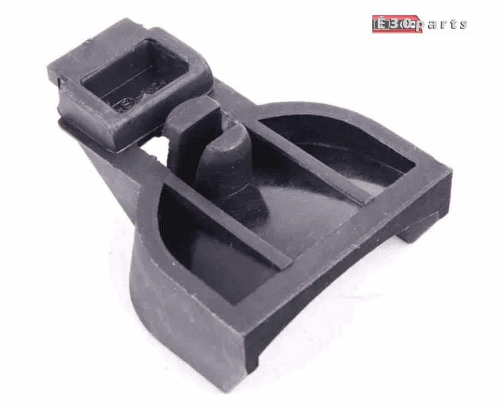 Radiateur steun onder BMW 3 serie E30 17111709333 1709333, Auto-onderdelen, Gebruikt, -, -, Ophalen of Verzenden
