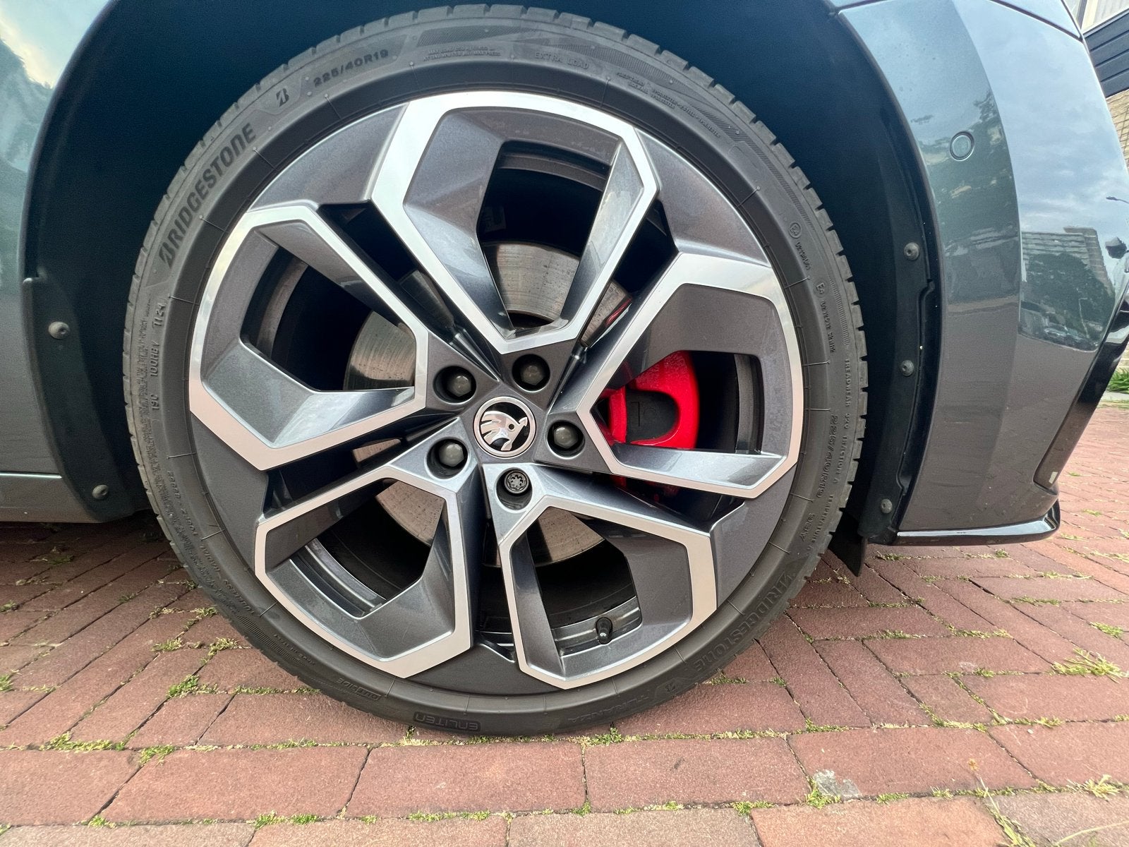Originele Skoda Octavia RS 19” velgen met winterbanden, Gebruikt, Banden en Velgen, 235 mm, Personenwagen