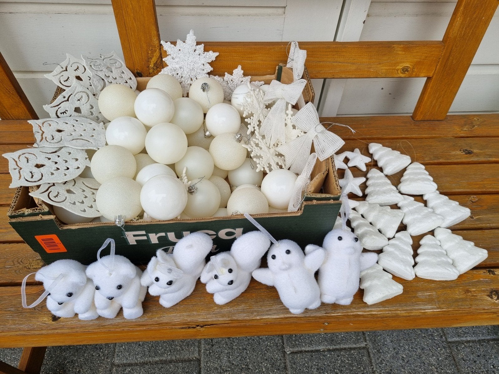 Witte kerstballen en kerstboomhangers, Diversen, Ophalen of Verzenden, Gebruikt