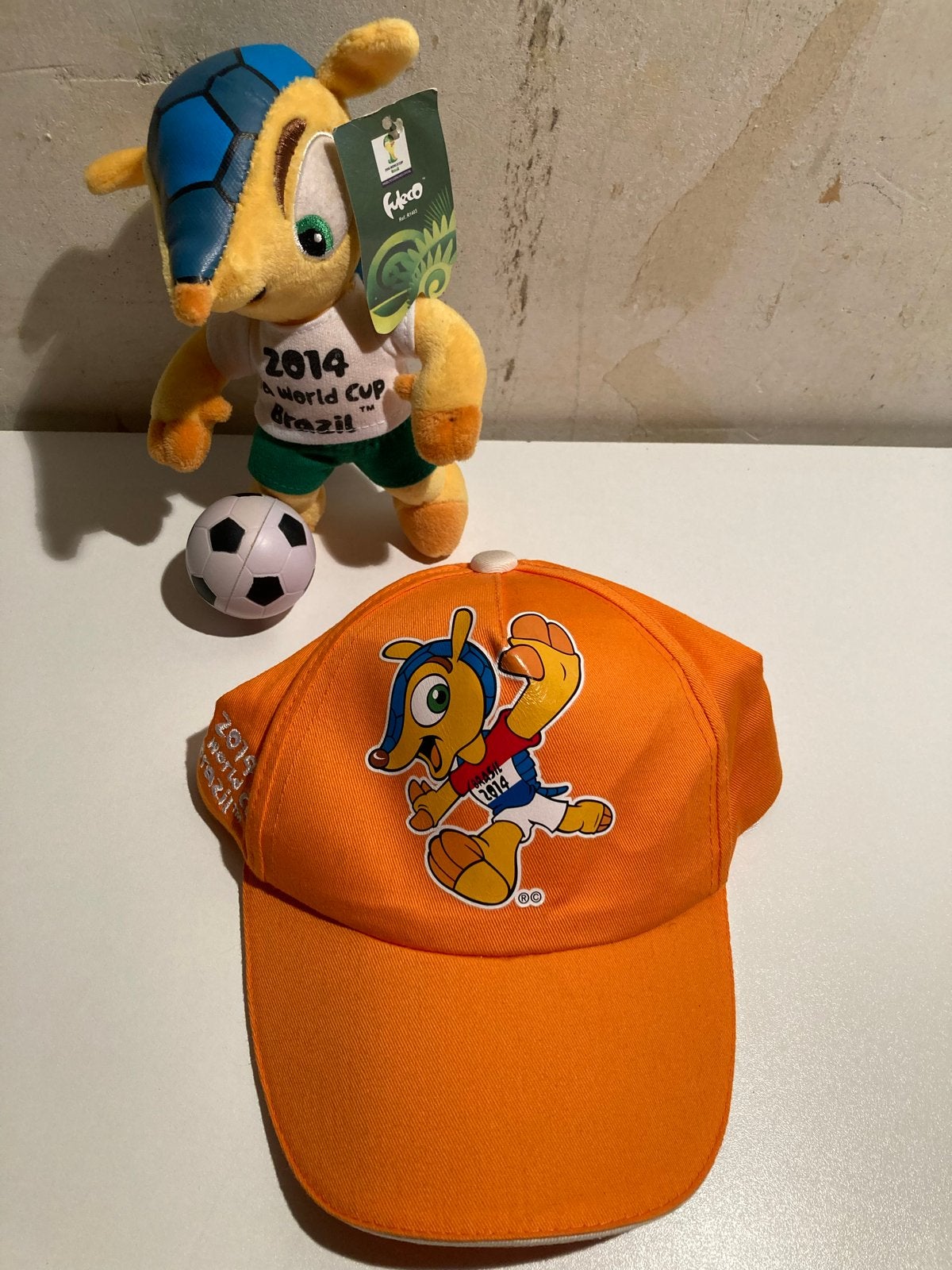 WK 2014 Brazil Fuleco Knuffel + Nederland Pet - Nieuw, Ophalen of Verzenden, Nieuw