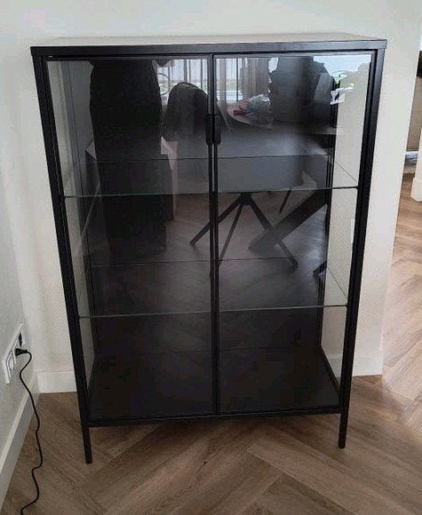 IKEA RUDSTA Vitrinekast - Zo goed als nieuw, Huis en Inrichting, Kasten | Vitrinekasten, Ophalen, Met deur(en), 100 tot 150 cm
