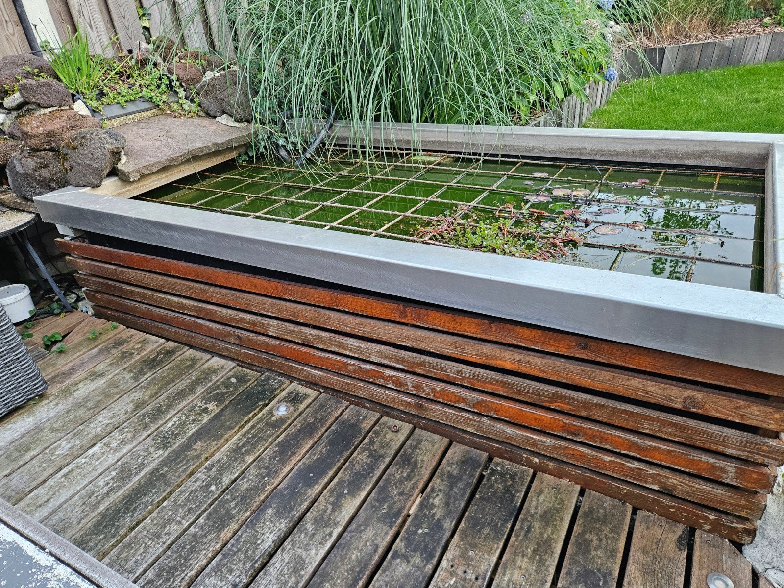 Rechthoekige vijverbak met RVS rand, pomp en waterval, Tuin en Terras, Ophalen
