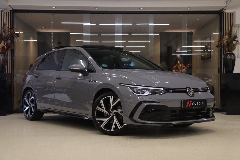 Volkswagen Golf 1.5 eTSI R-Line Pano/HUD/H&K/CAM/BLINDESPOT/, 4 cilinders, 150 pk, Origineel Nederlands, Bedrijf