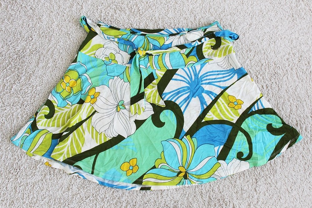 Prachtig Guess Rokje - 99 (Maat IT46/NL42) € 25,-