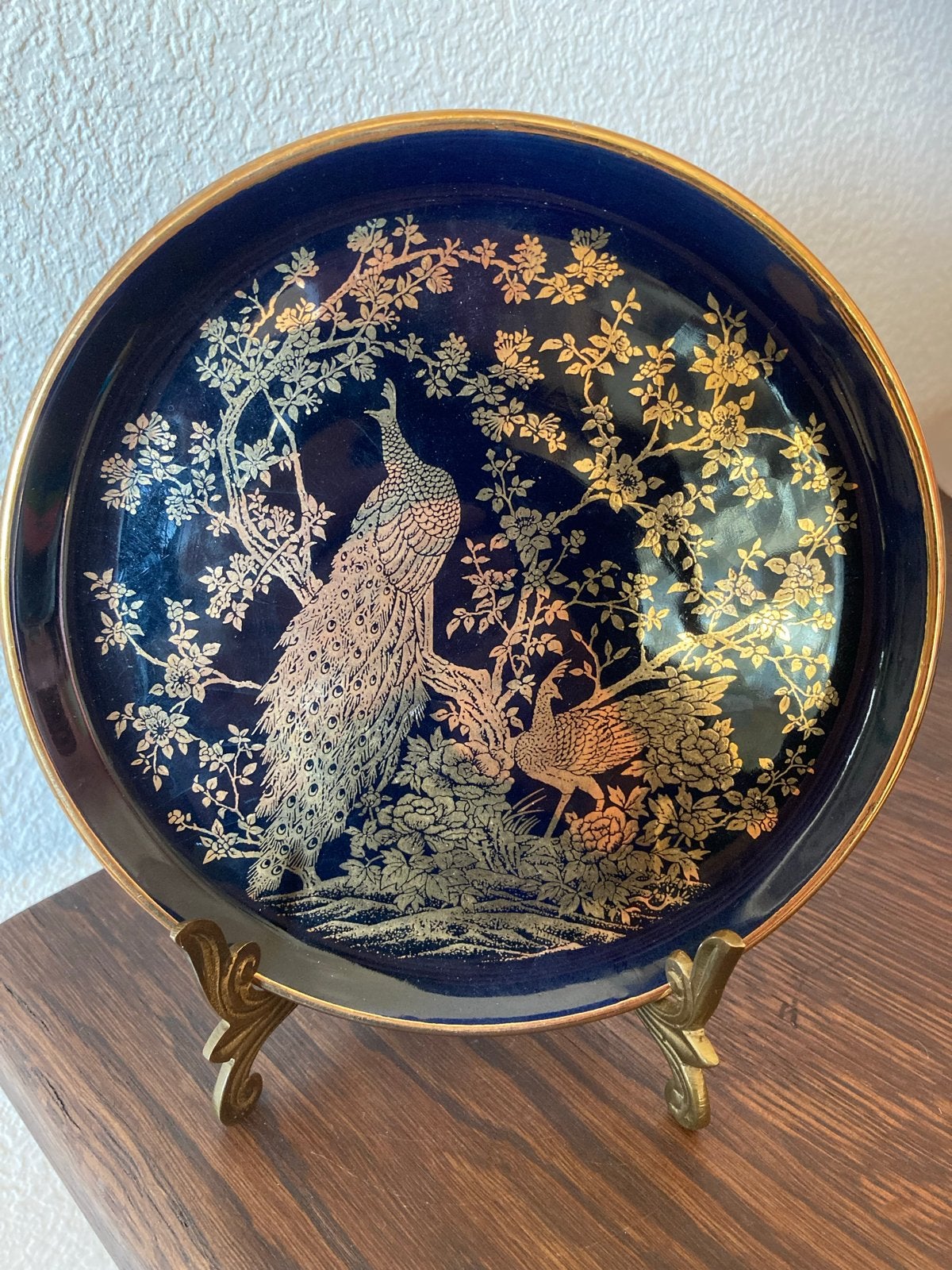 Kobaltblauw wandbord met 24k gouden pauwen decoratie, 17cm, Antiek en Kunst, Ophalen of Verzenden