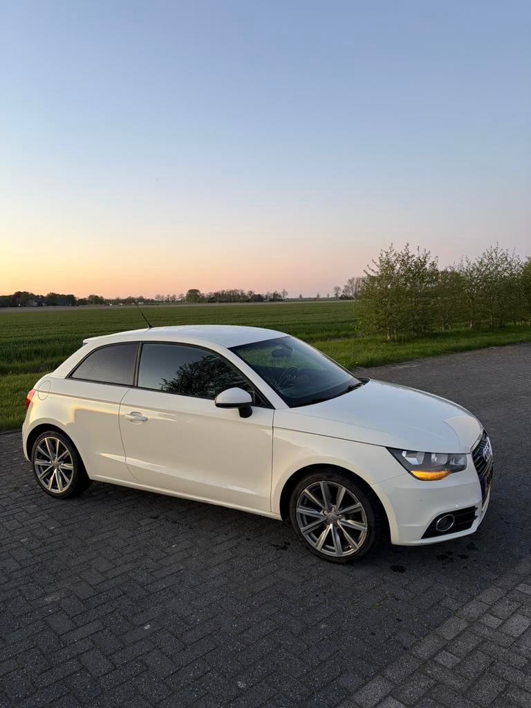 Audi A1 1.2 Tfsi 63KW 2010 Wit, Auto's, Voorwielaandrijving, Stof, Zwart, 4 cilinders