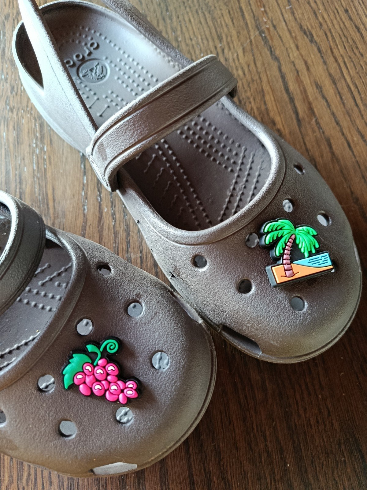 Crocs Ballerina's Bruin W5 valt als 33-34 met Jibbitz, Kleding | Dames, Schoenen, Crocs, Ophalen of Verzenden, Zo goed als nieuw