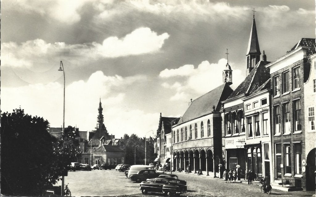 Zierikzee-Havenplein-ESSO benzine pomp-oude auto,s uit 1967, Ophalen of Verzenden, 1960 tot 1980, Gelopen, Zeeland