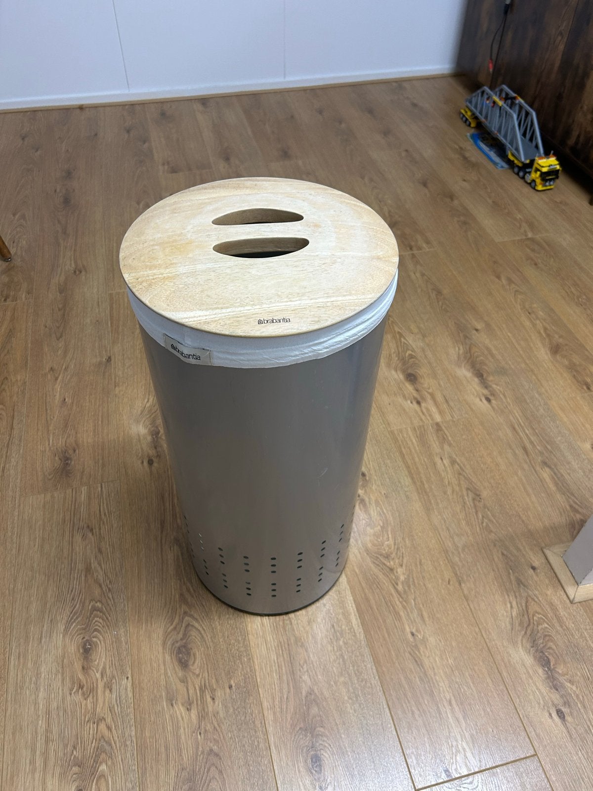 Brabantia wasmand met houten deksel - Stijlvol en praktisch, Ophalen, Gebruikt, Grijs, Metaal
