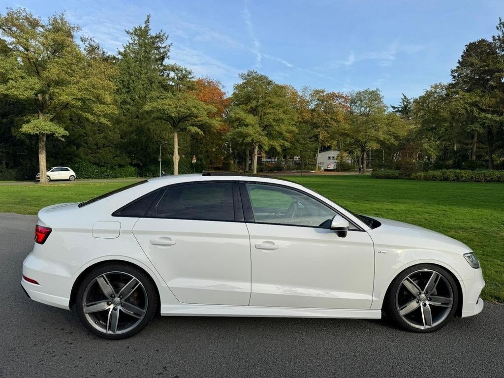 Audi A3 Limousine Facelift 2017 – 4x S-Line – Virtual – Pano, Auto's, Audi, 1325 kg, 4 cilinders, 150 pk, Wit