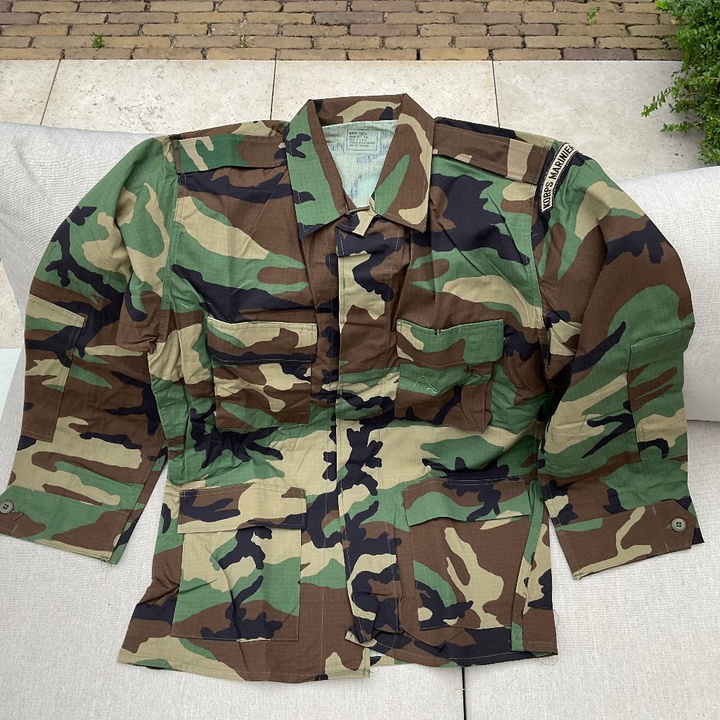 Gevechtstenue korps mariniers uniform Woodland broek en jas, Verzamelen, Militaria | Algemeen, Verzenden, Marine, Nederland, Kleding of Schoenen