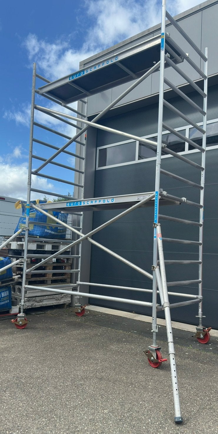 Z.g.a.n. aluminium rolsteiger Carbon, Doe-het-zelf en Verbouw, Steigers, Ophalen of Verzenden, Zo goed als nieuw, Rolsteiger of Kamersteiger