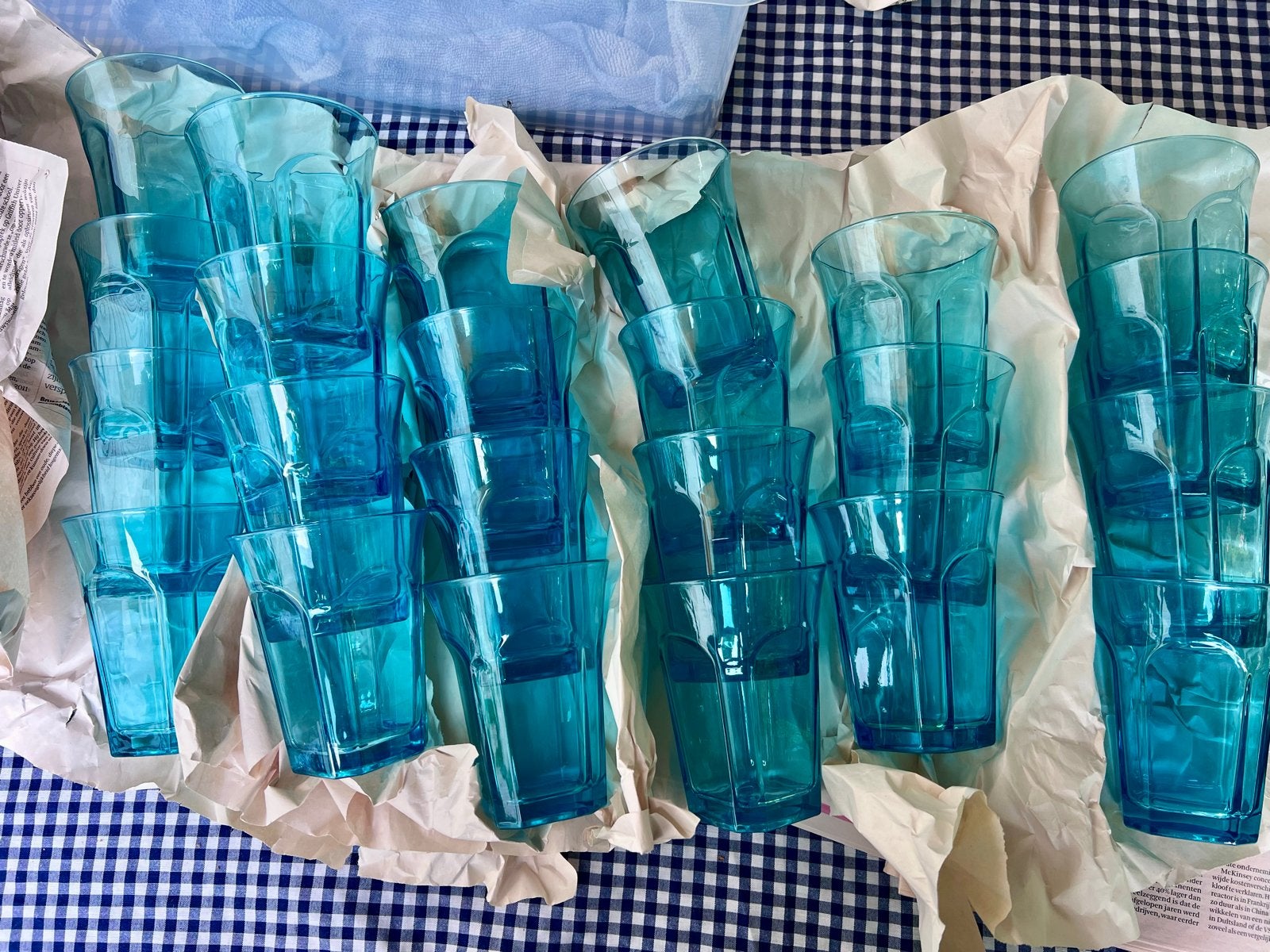 23 GUZZINI waterglazen, blauw, zo goed als nieuw, Huis en Inrichting, Keuken | Keukenbenodigdheden, Kunststof, Ophalen of Verzenden