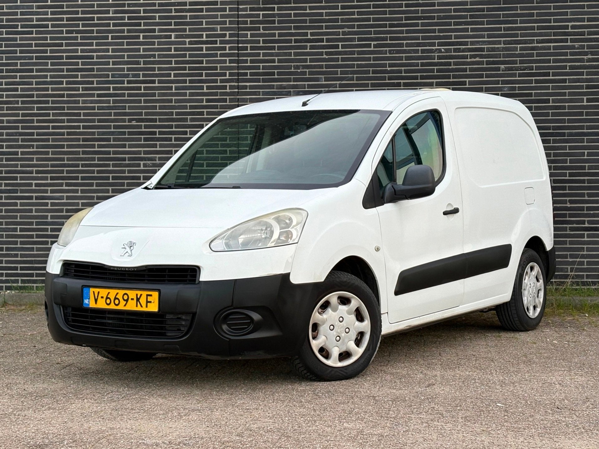 Peugeot Partner 120 1.6 HDI L1 XT Profit + Nieuwe Apk, Airco, Auto's, Voorwielaandrijving, Euro 5, Gebruikt, 680 kg