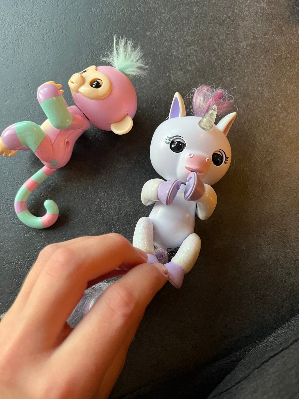 2 Fingerlings: Aapje en Eenhoorn, Kinderen en Baby's, Ophalen of Verzenden, Gebruikt, Jongen of Meisje