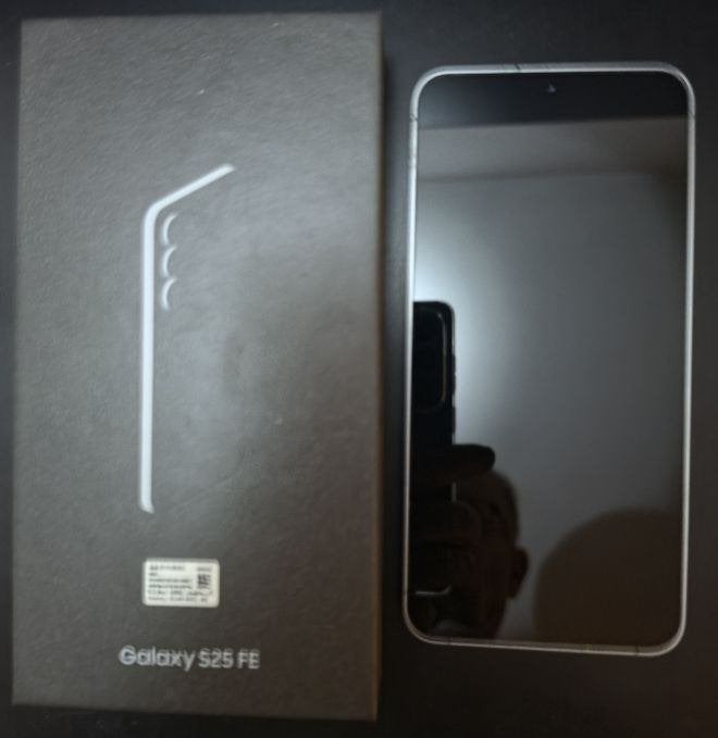 Foto 2 van Samsung Galaxy S25 FE 5G - 256GB - Navy (donkerblauw)