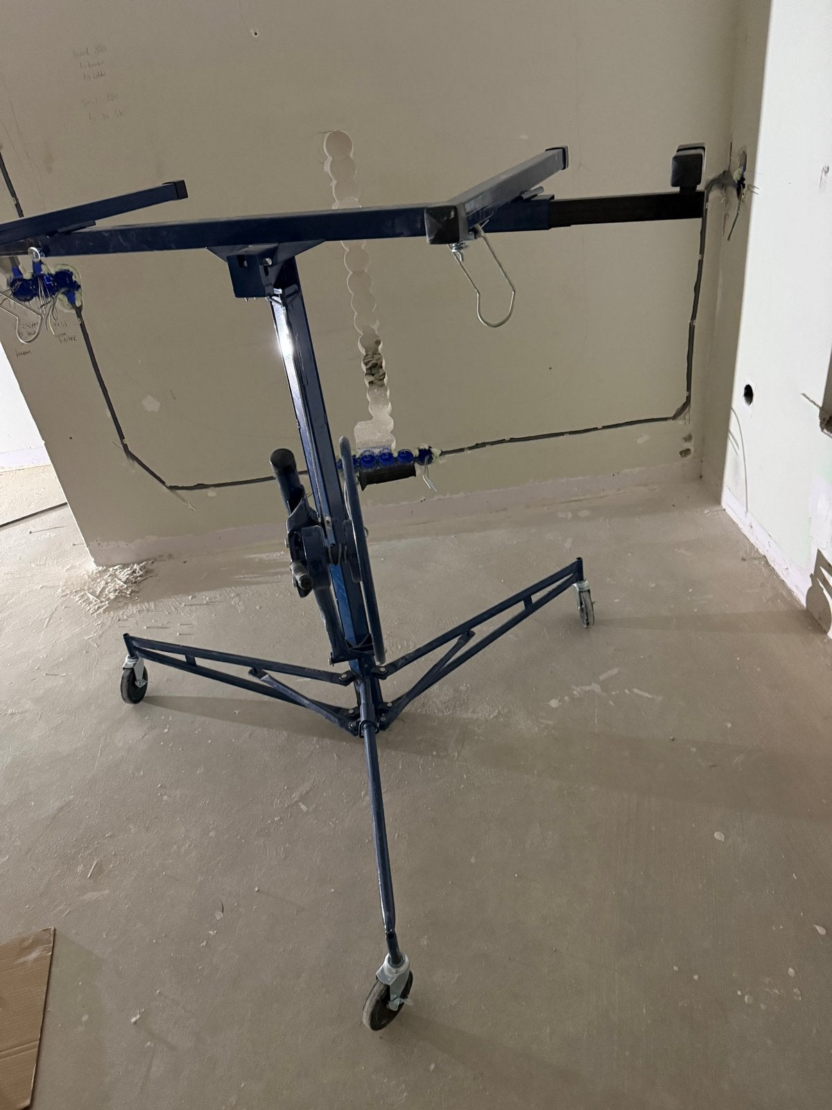 HBM Gipsplatenlift - 68kg capaciteit, 3,5m hoogte, Ophalen, Zo goed als nieuw