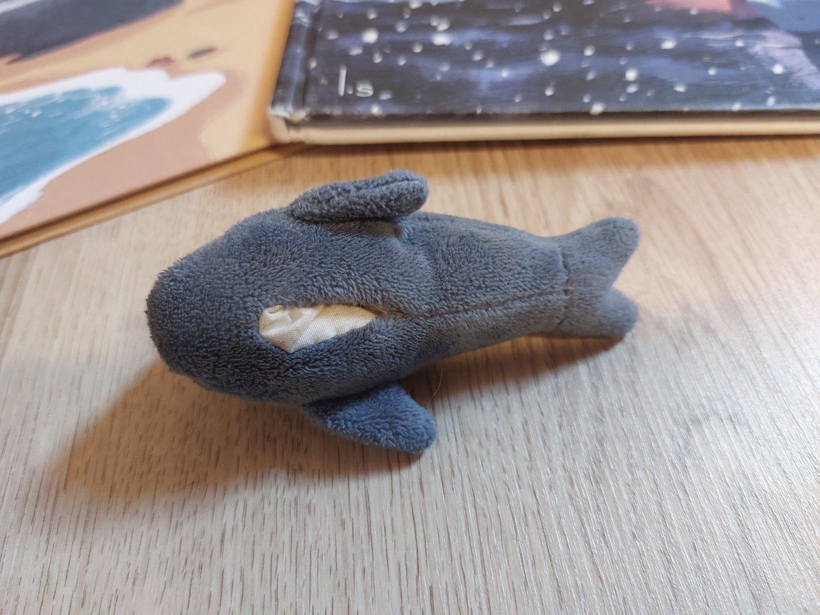 De kleine walvis vingerpopje met boeken, Ophalen of Verzenden