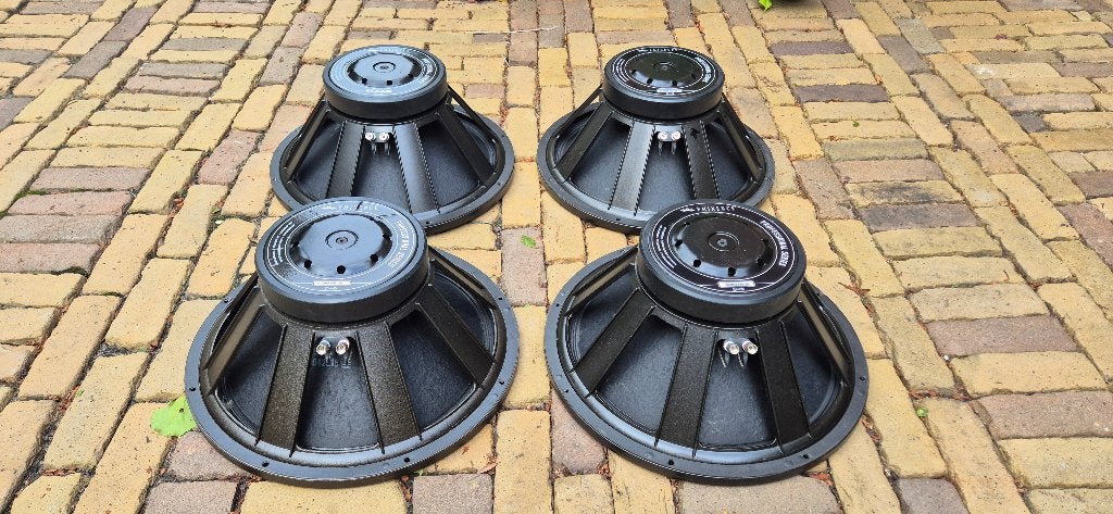 Eminence Kilomax Pro 18 A Beyma 18GT400 18GT200 RCF L18S800, Gebruikt, Speakerset, Ophalen, 150 watt of meer