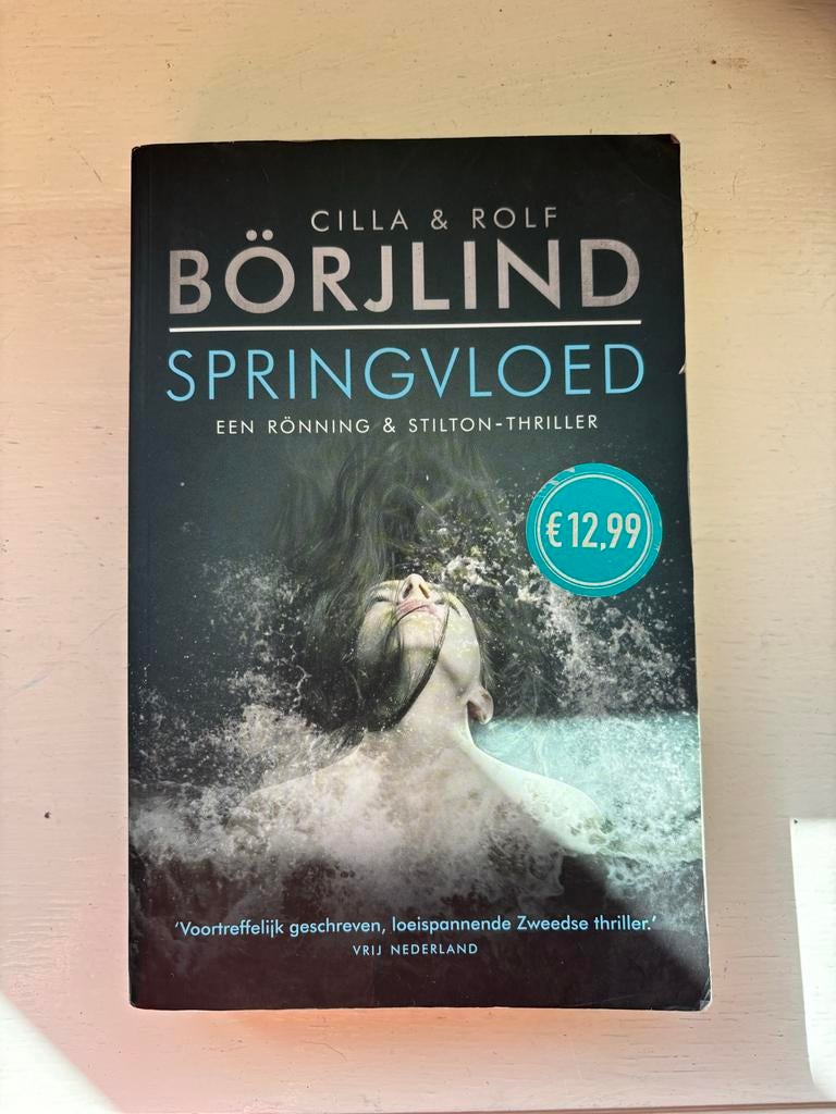 Boek Springvloed - Cilla & Rolf Börjlind, Ophalen of Verzenden, Zo goed als nieuw, Scandinavië