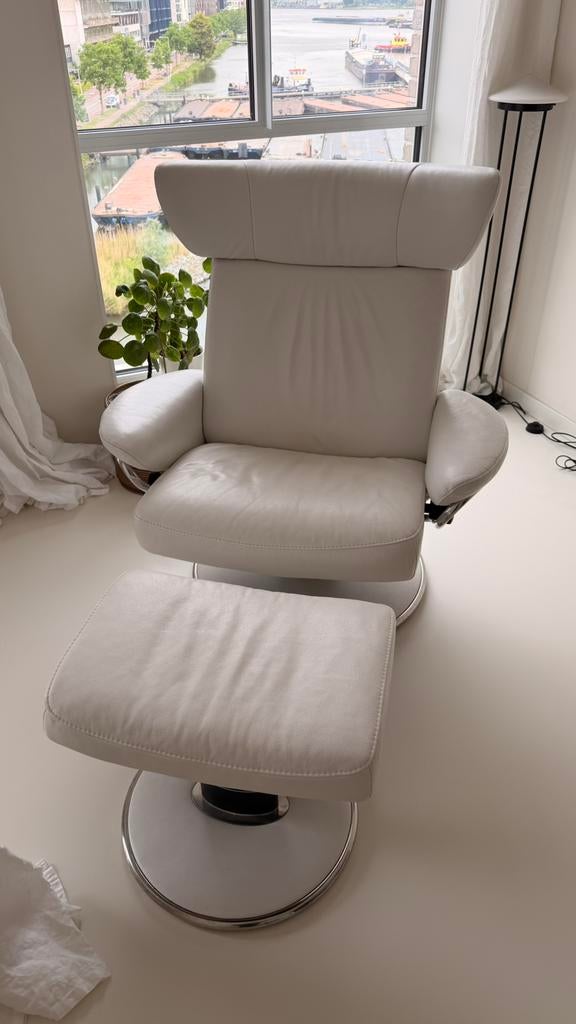 Stressless relaxfauteuil Jazz met voetenbank in wit leer, Huis en Inrichting, Fauteuils, Ophalen, 100 tot 125 cm, Leer, Zo goed als nieuw