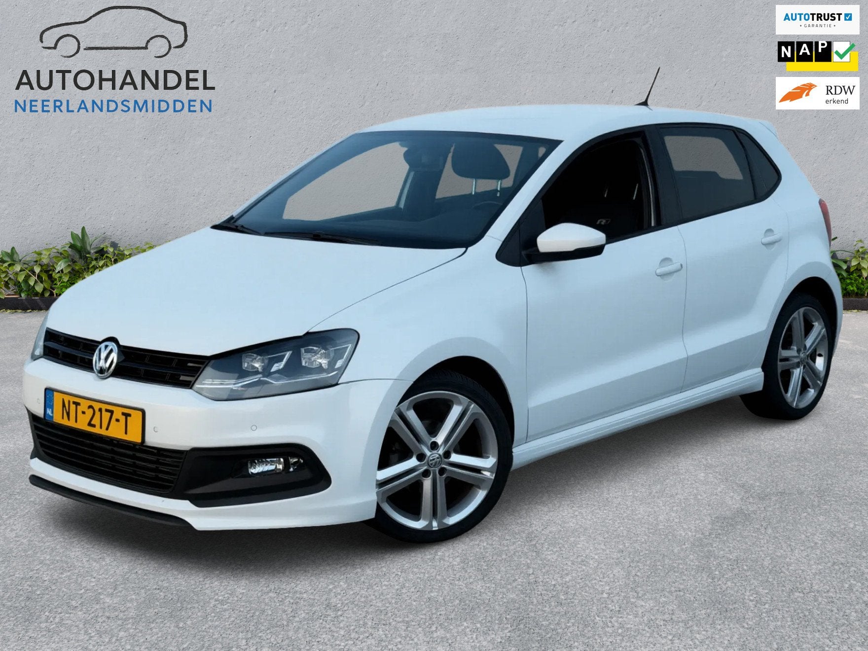 Volkswagen Polo 1.2 TSI R-line airco Led camera pdc navi cam, Auto's, Volkswagen, Stof, Euro 6, 4 cilinders, Wit