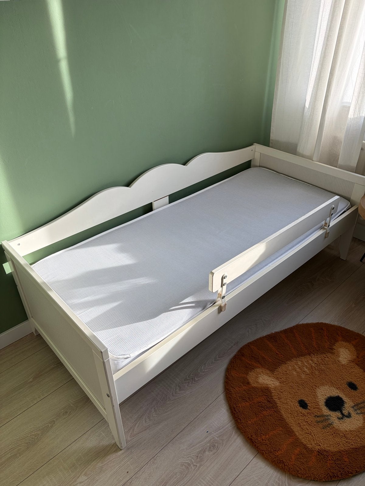 Wit kinderbed met matras en uitvalbeveiliging, Kinderen en Baby's, Ophalen, Gebruikt, 70 tot 85 cm, Matras