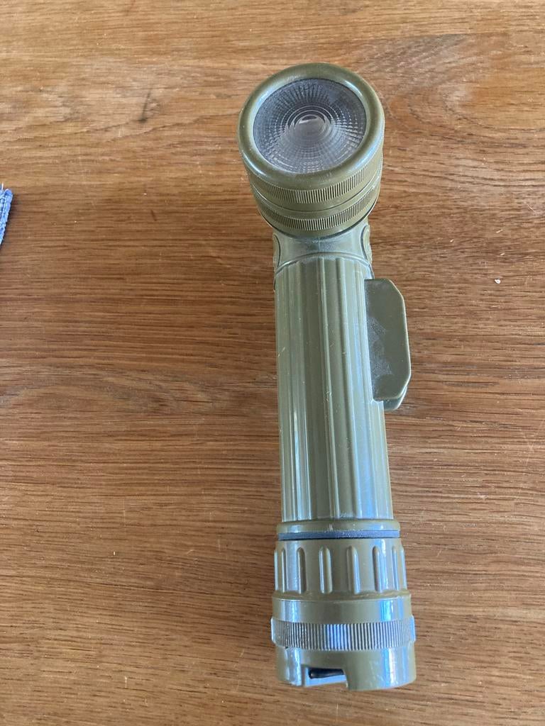 Originele Militaire Zaklantaarn - Nieuwstaat, Ophalen of Verzenden, Nieuw, Batterij