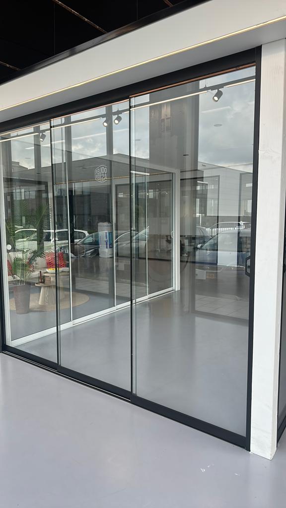 Glazen schuifwand 291 cm breed 252 cm hoog zwart, Ophalen, 225 cm of meer, Aluminium, Zo goed als nieuw