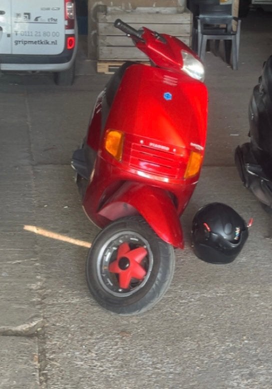 Skr 125 duitse papiere ALLEEN TERUIL, Fietsen en Brommers, Scooters | Piaggio, Ophalen, Zo goed als nieuw, Tweetakt, Overige modellen