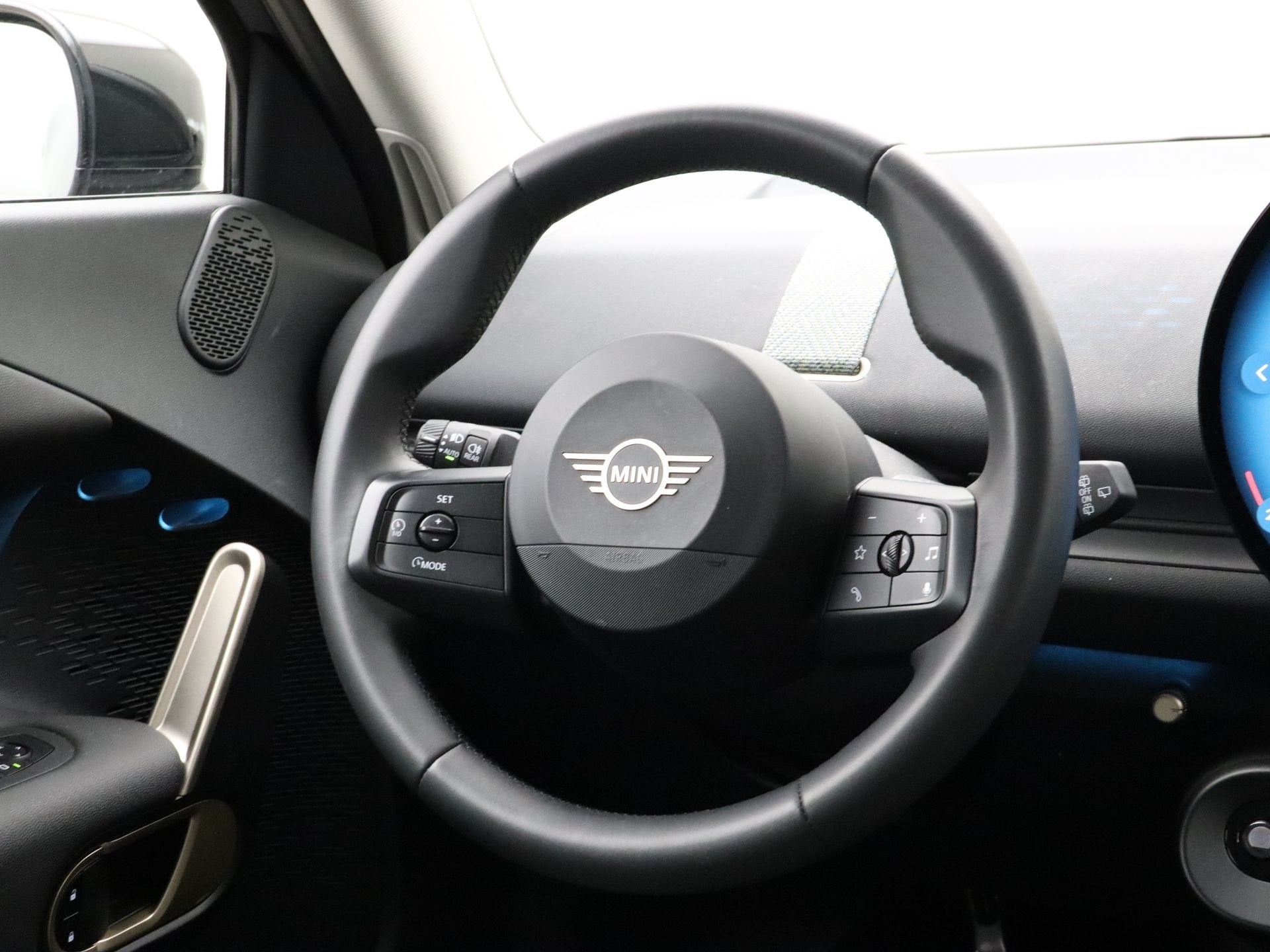 MINI Aceman E Essential Pakket XS (bj 2025, automaat), Auto's, Dealer onderhouden, Gebruikt, Met garantie (alle), Zwart