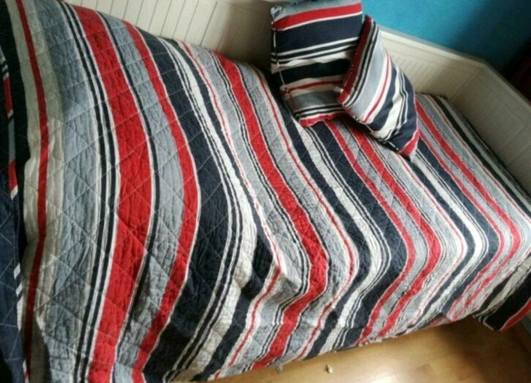 Gestreepte kussens en sprei, rood, blauw, wit, Huis en Inrichting, Ophalen of Verzenden, Gebruikt, Meerkleurig
