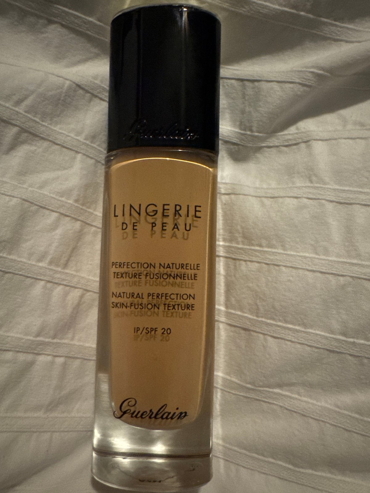 Guerlain Lingerie de Peau Foundation SPF 20 - 04N, Gehele gezicht, Beige, Nieuw, Ophalen of Verzenden