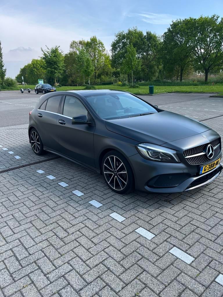 Mercedes-Benz A-Klasse A200 1.6 Blue Efficiency 2016 Zwart, Auto's, Voorwielaandrijving, Zwart, 1595 cc, Handgeschakeld