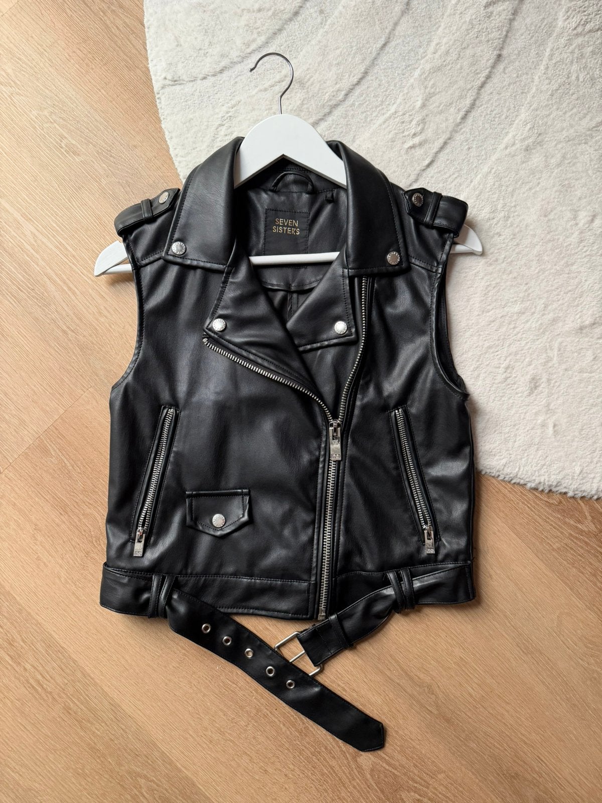 Giletje zwart van kunstleer, Kleding | Dames, Bodywarmers, Ophalen of Verzenden, Zo goed als nieuw, Zwart