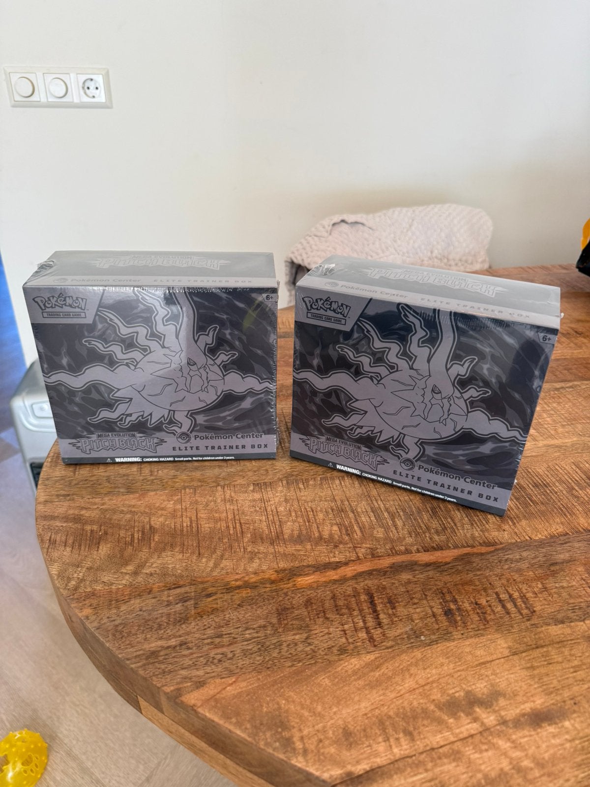 Pokémon Center Pitch Black ETB – Sealed – Pokémon TCG