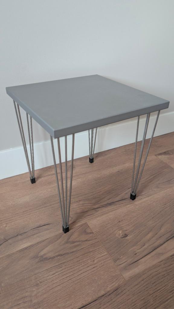 Fritz Hansen Pin Age bijzettafel, Ophalen of Verzenden, Gebruikt, Rond, Minder dan 55 cm