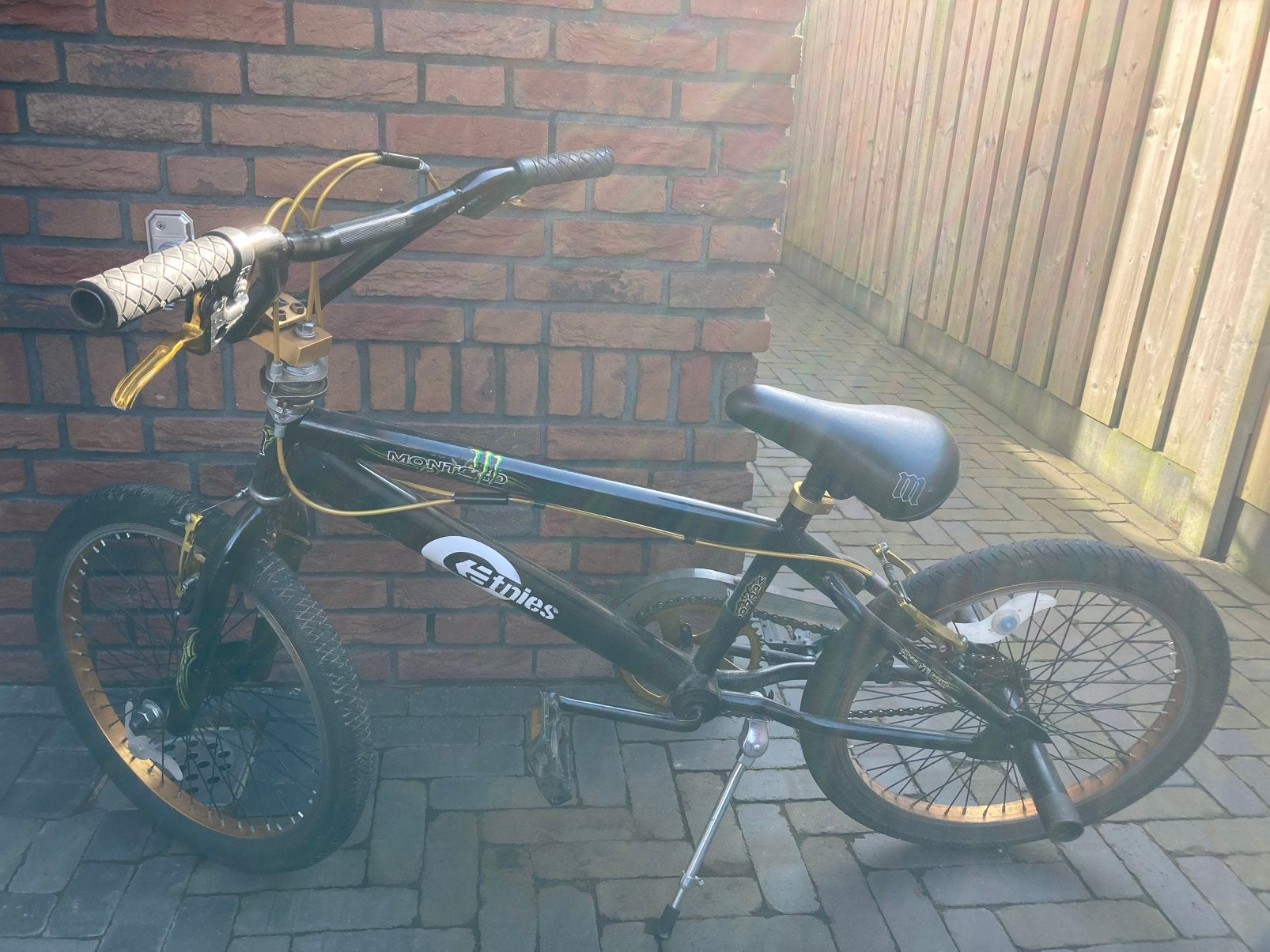 Bmx montego voodoo zwart goud 20 inch, Ophalen, Zo goed als nieuw, Staal, Voetsteunen