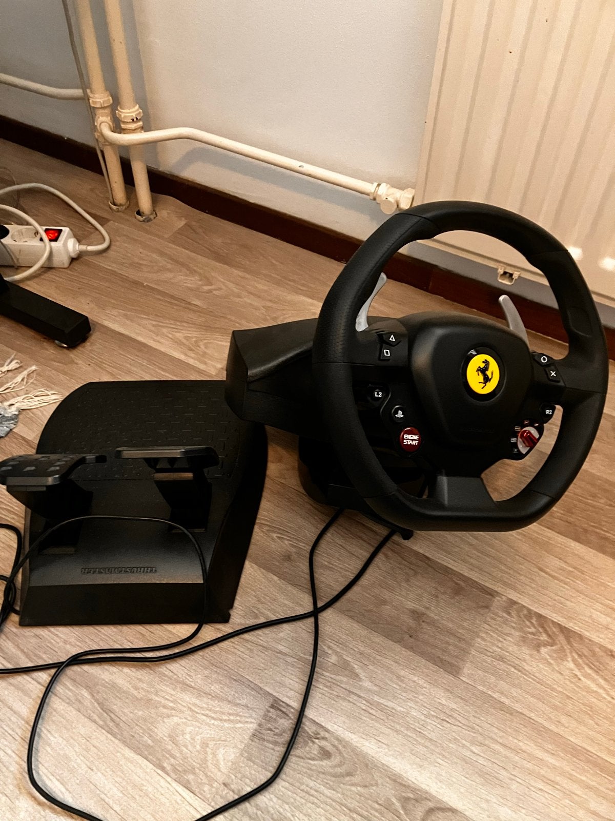 Thrustmaster racestuur met pedalen, Spelcomputers en Games, Spelcomputers | Overige Accessoires, Ophalen, Racestuur, Gebruikt