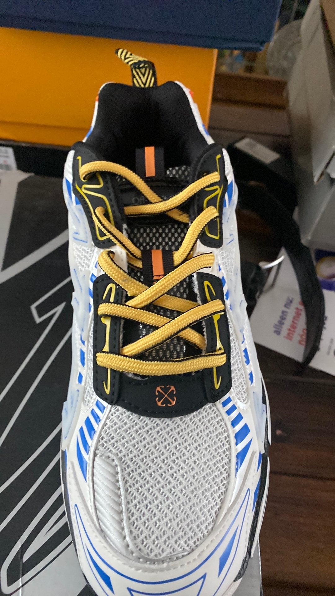 Off white, Wit, Nieuw, Ophalen of Verzenden, Sneakers of Gympen