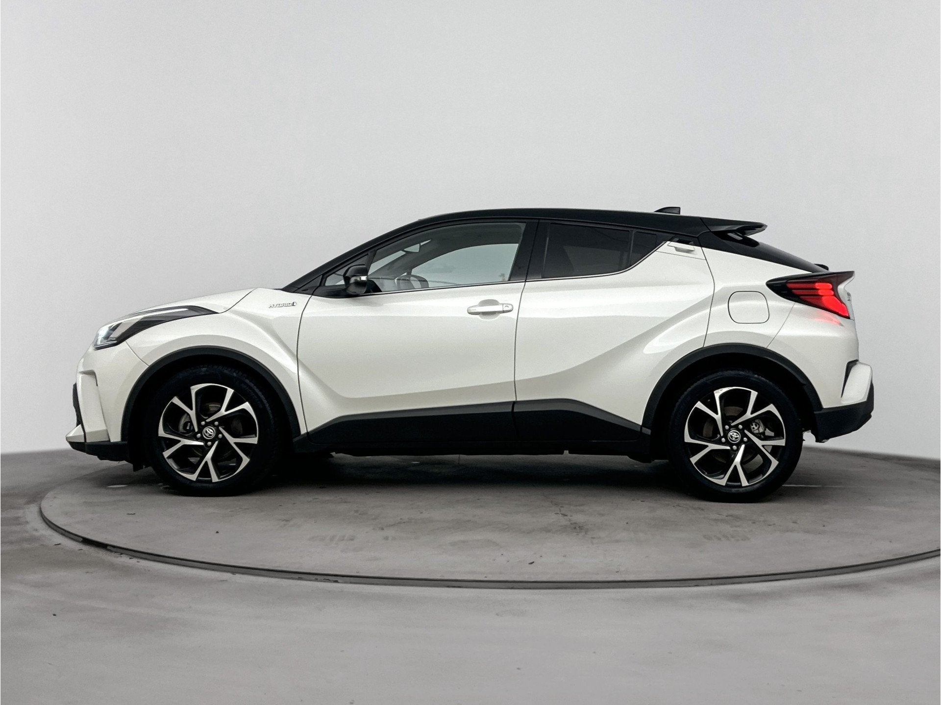 Toyota C-HR 1.8 Hybrid Dynamic | NL-Auto | JBL Audio | Stoel, Auto's, 12 maanden, Stof, 4 cilinders, Origineel Nederlands