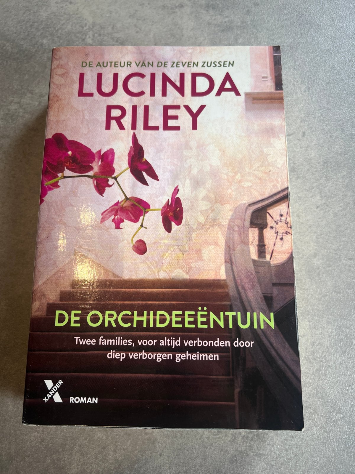 De Orchideeëntuin - Lucinda Riley (Roman), Boeken, Ophalen of Verzenden, Gelezen, Nederland