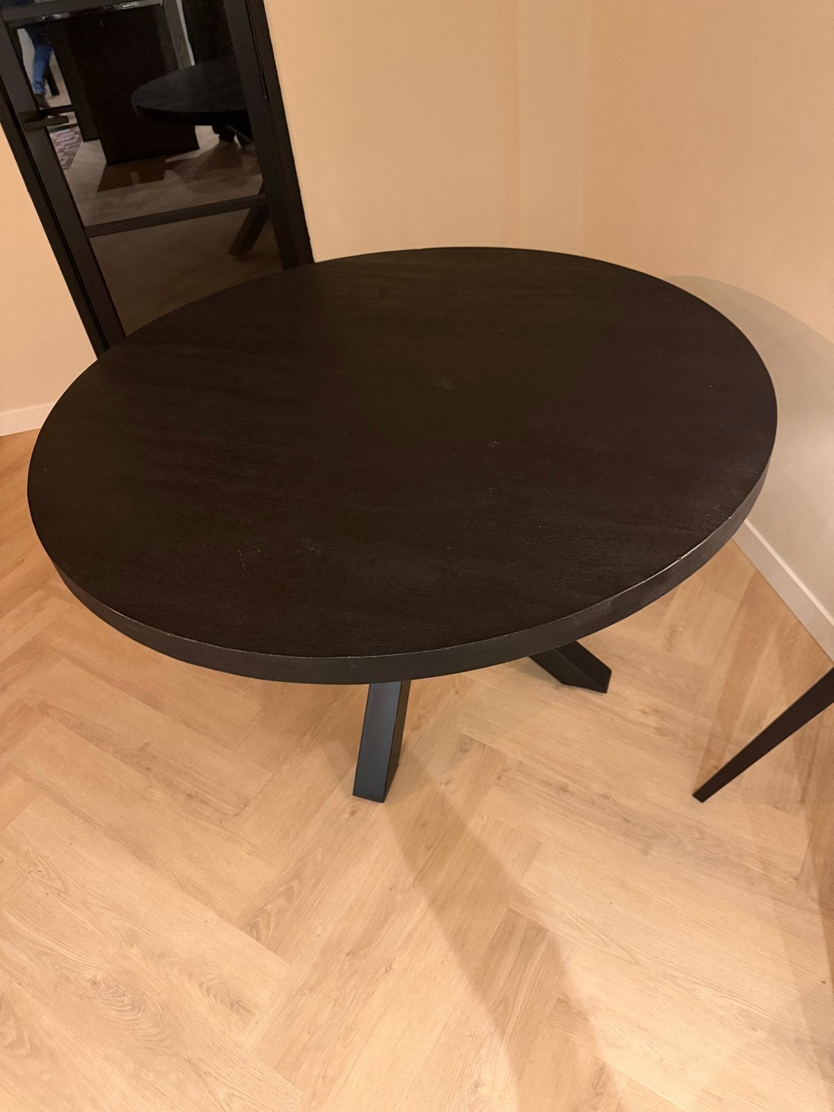 Ronde zwarte mango houten eettafel  140 cm, Gebruikt, 100 tot 150 cm, Rond, Ophalen of Verzenden