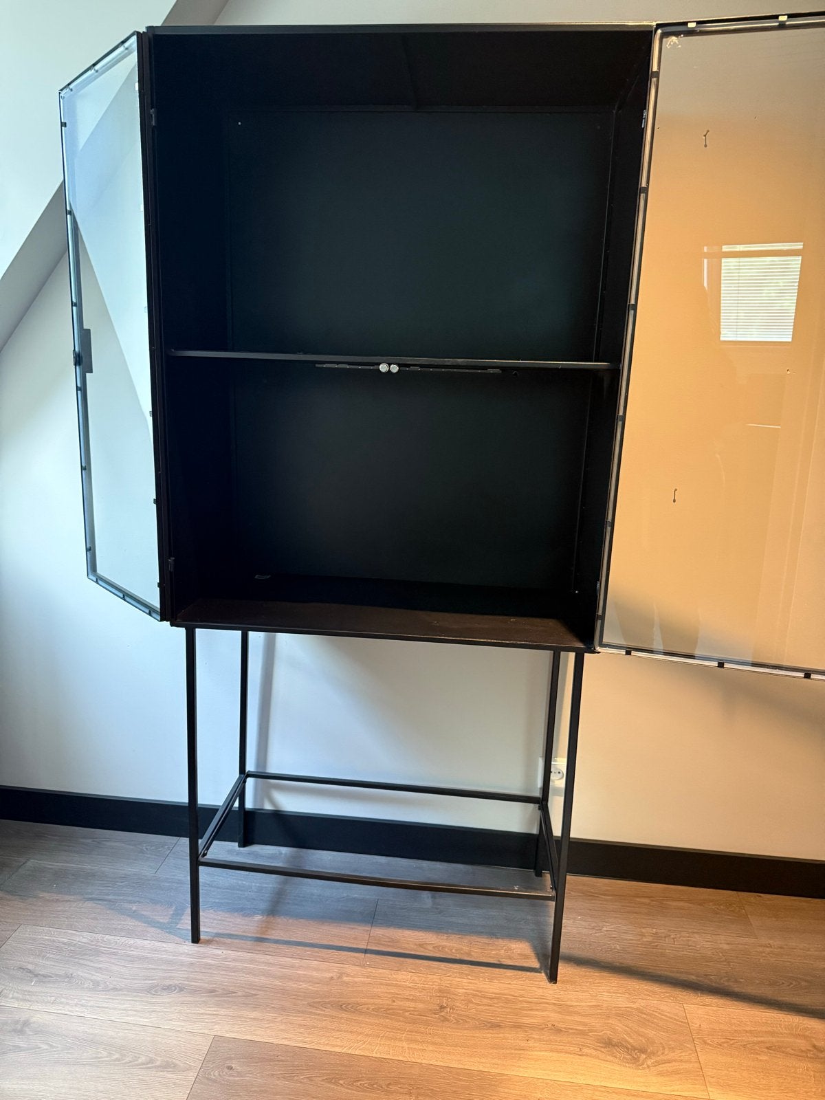 PTMD Vitrinekast Zwart Metaal en Glas - 170x80 cm, Gebruikt, Metaal, 150 tot 200 cm, 25 tot 50 cm