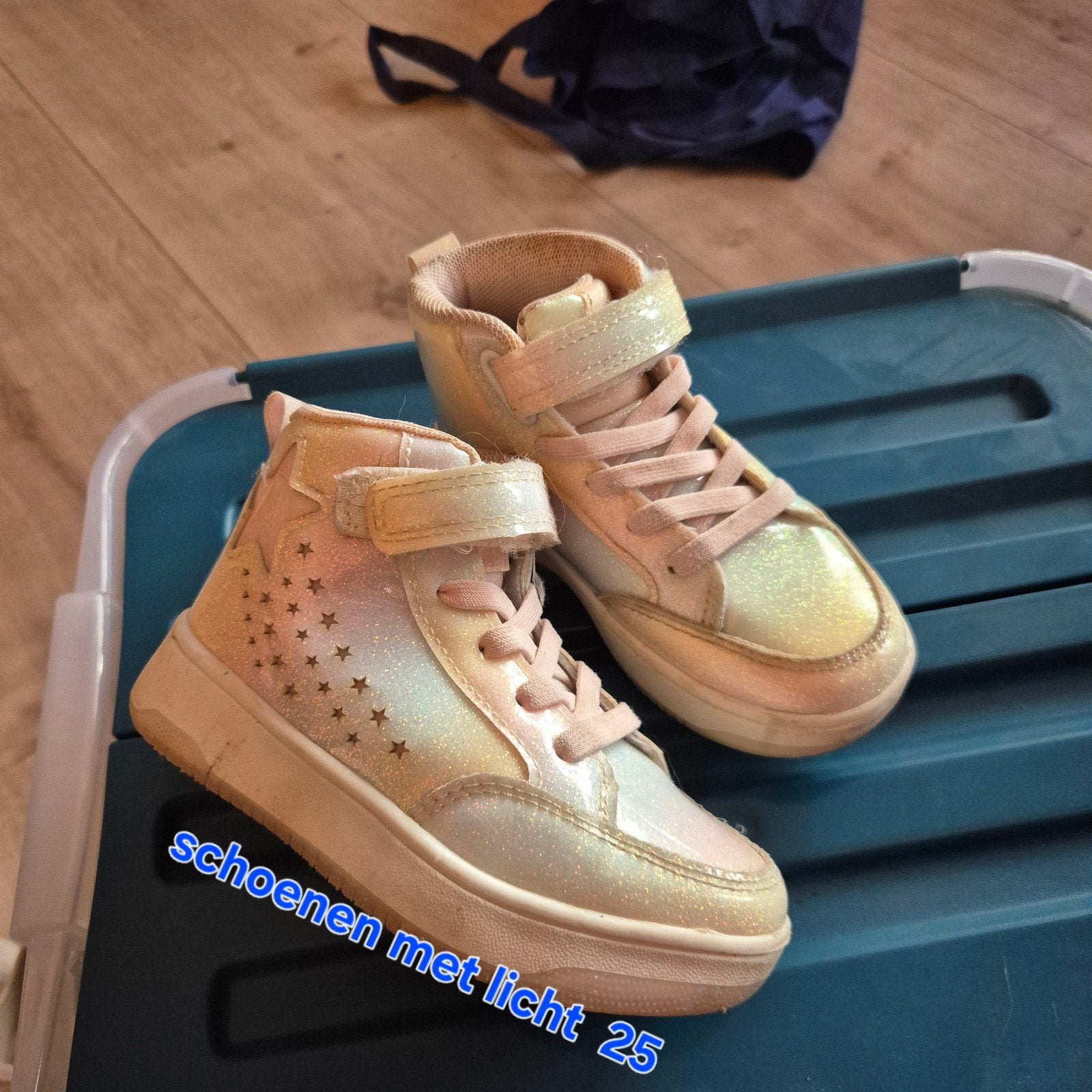 Regenboog schoenen met lichtjes - Maat 25, Ophalen, Gebruikt, Jongen of Meisje, Schoenen