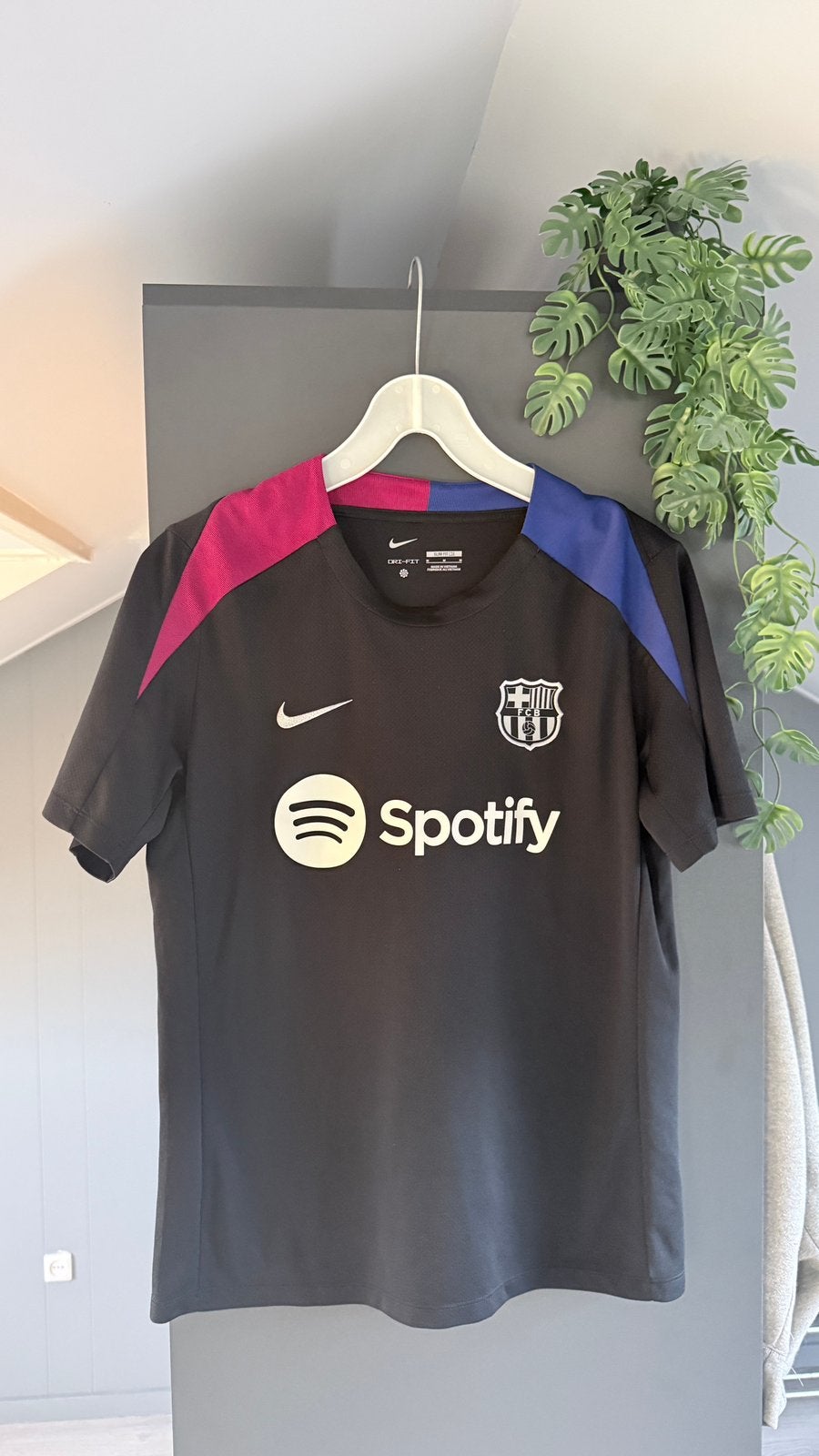 Fc barcelona t-shirt, Ophalen of Verzenden, Zo goed als nieuw, Shirt