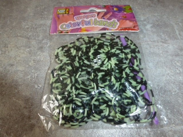 NIEUW 200 zwart met glowing loom bandjes 5 zakjes voor 9,00, Ophalen of Verzenden, Nieuw