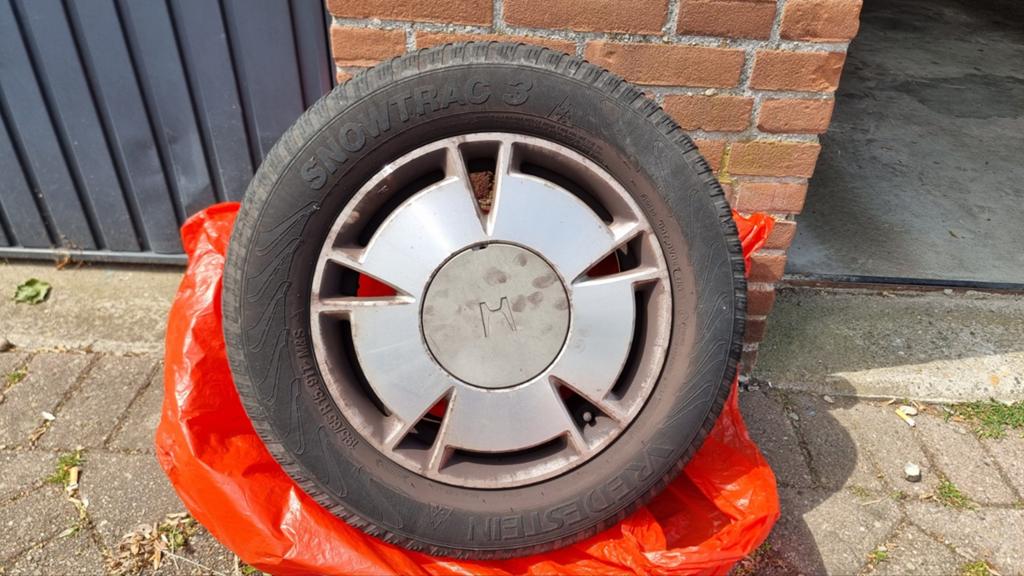 Originele 15 inch Honda Civic velgen + winterbanden (2-3mm), Ophalen